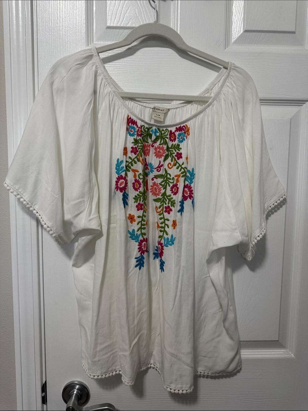 Ariat White Embroidered Peasant Blouse with Multicolor Floral Stitching Sz L